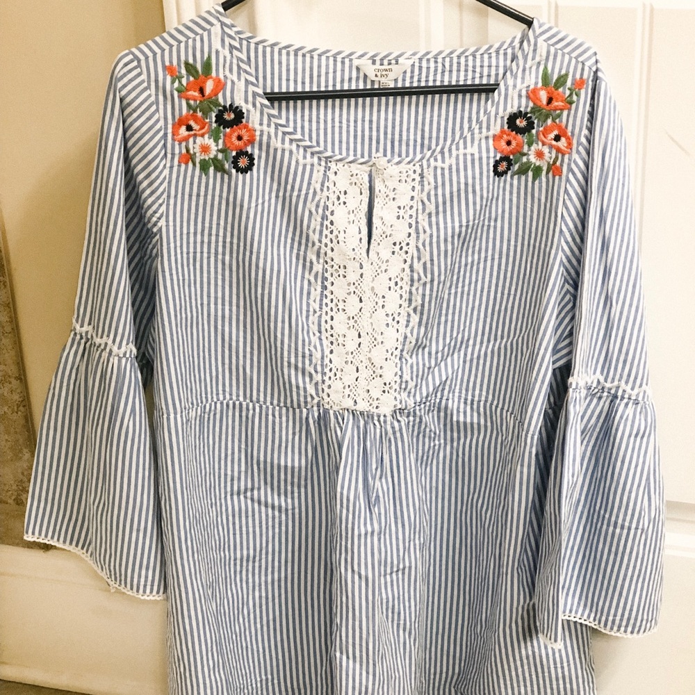 Crown & Ivy Bell Sleeve Top